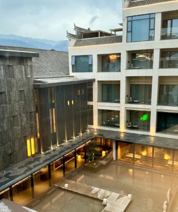 The courtyard of one of the hotels in Furong Town.