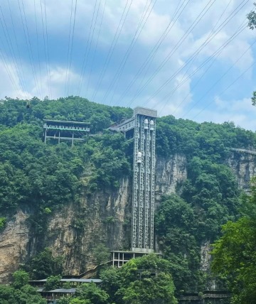 The scenic elevator in Zhangjiajie Grand Canyon is in operation.