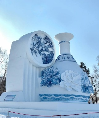 An ice sculpture shaped like blue and white porcelain at the Harbin Ice and Snow Festival.