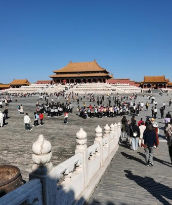 There are many tourists visiting the Forbidden City.