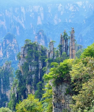 The peaks of Yubi Mountain are straighter and sharper than the other peaks in Zhangjiajie National Forest Park.